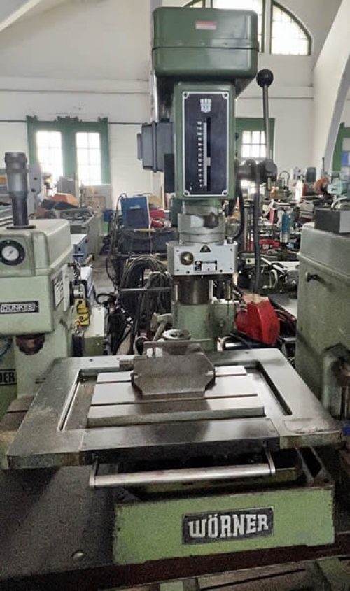 Gewindebohrmaschine Wörner mit Bormaster V802 Mehrspindelkopf
