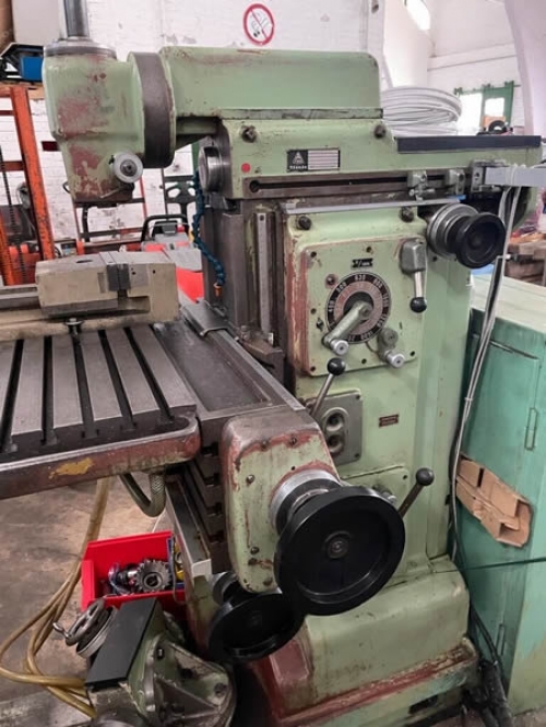Universal Fräsmaschine TOS FN 25